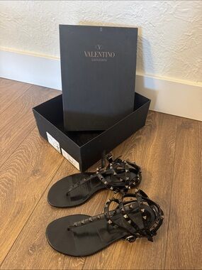 Valentino Garavani Black Rockstud Strappy Sandals 38,5